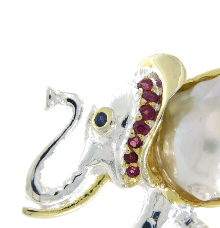 Brosa argint 925 Accente aurite Perla Baroque Granat Naturale - Eleganta si Distinctie