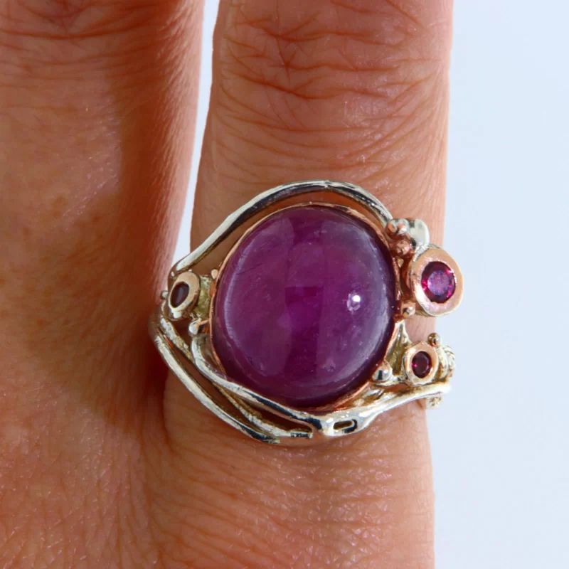 Inel Argint 925 Accente aurite Rubin Granat Naturale - Pasiune si Eleganta