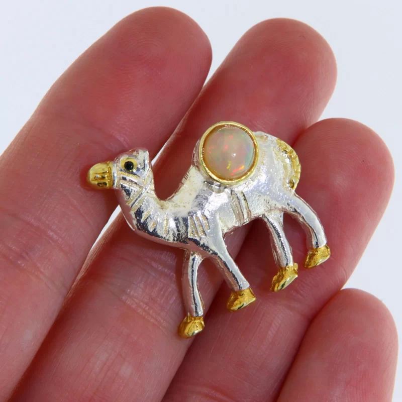 Brosa Argint 925 Accente aurite Opal Natural - Stralucire delicata