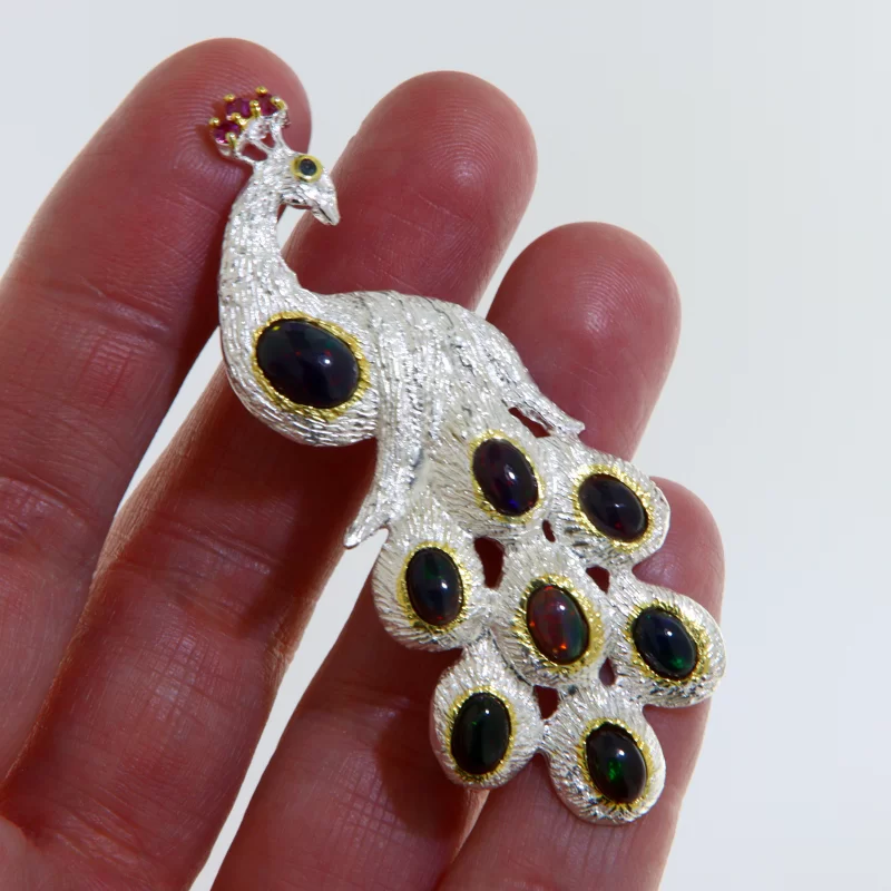 Brosa Argint 925 Accente Aurite Opal Negru Granat Rodolit - Paun Maiestuos